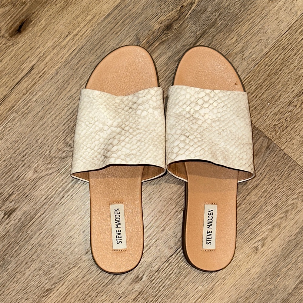 Steve Madden Textured Cream Slide Sandals